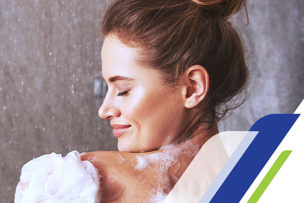 Mulher tomando banho