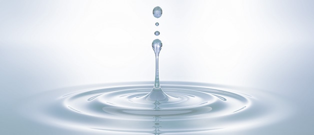 Gota de glicerina caindo Gota de glicerina caindo