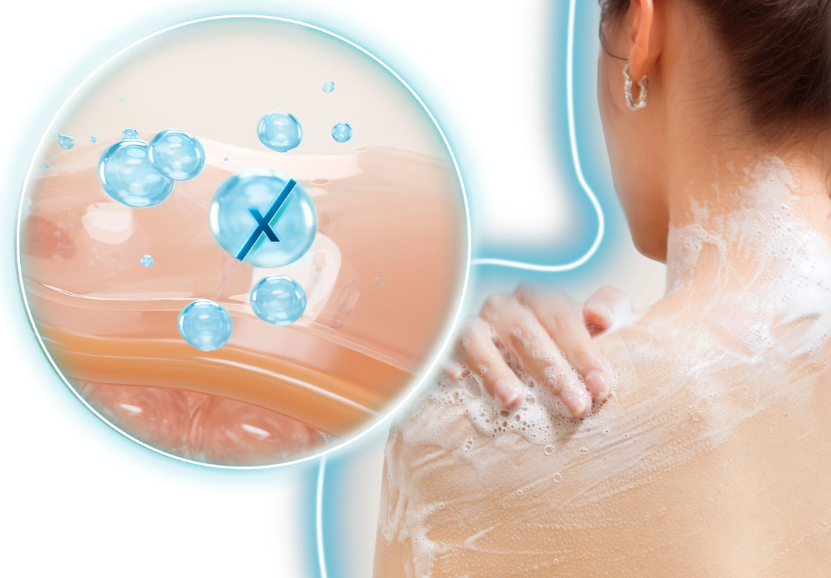 Mulher aplicando sabonete Protex na pele durante o banho, com bolhas que representam a limpeza profunda e proteção antibacteriana Mulher aplicando sabonete Protex na pele durante o banho, com bolhas que representam a limpeza profunda e proteção antibacteriana